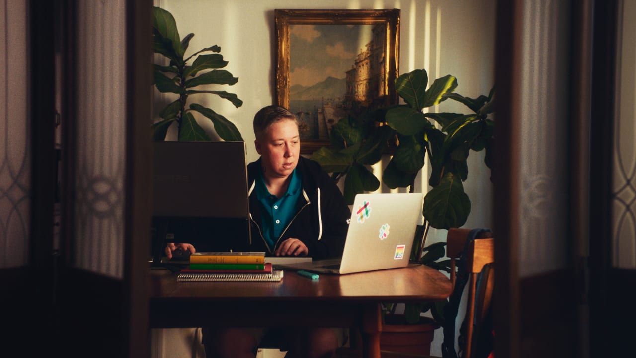 Fast Company: Slack mizează pe transformarea foștilor deținuți în specialiști tech