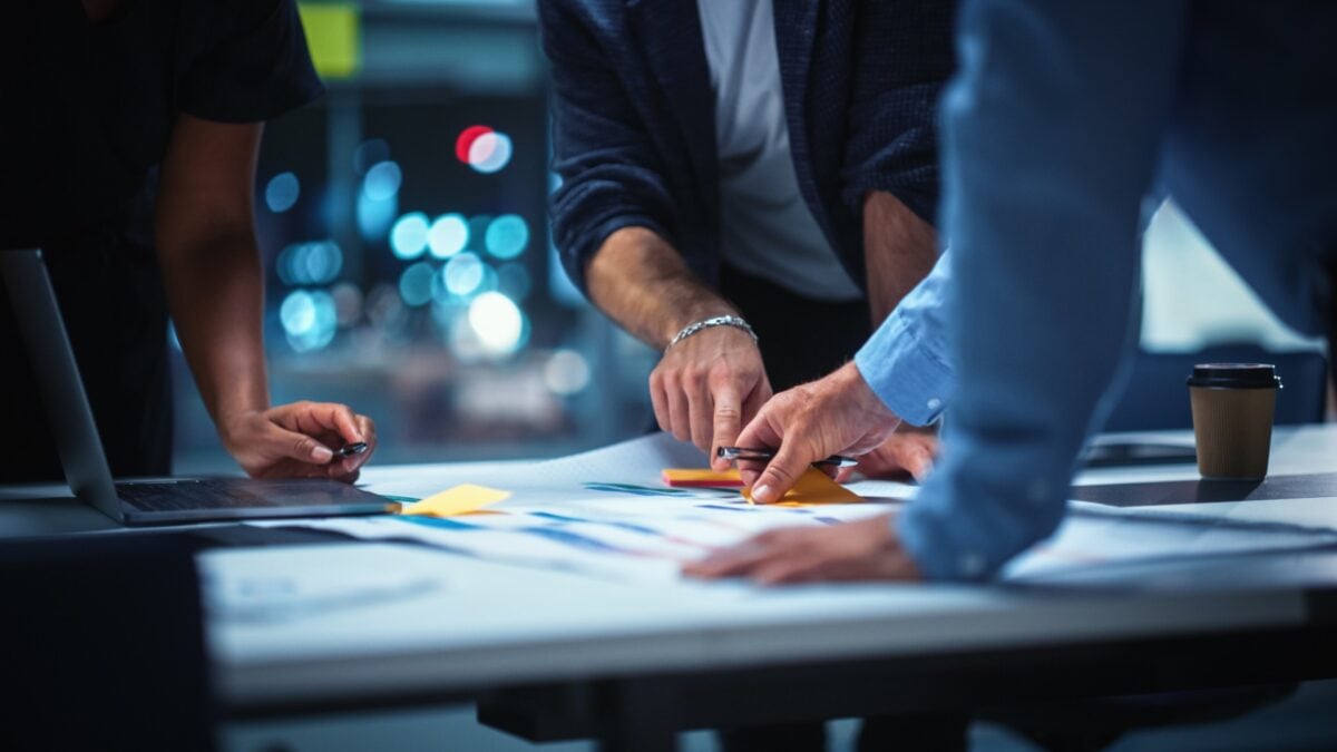 Gizmodo: 99% din CEO din tech spun că vor fi disponibilizări din cauza AI