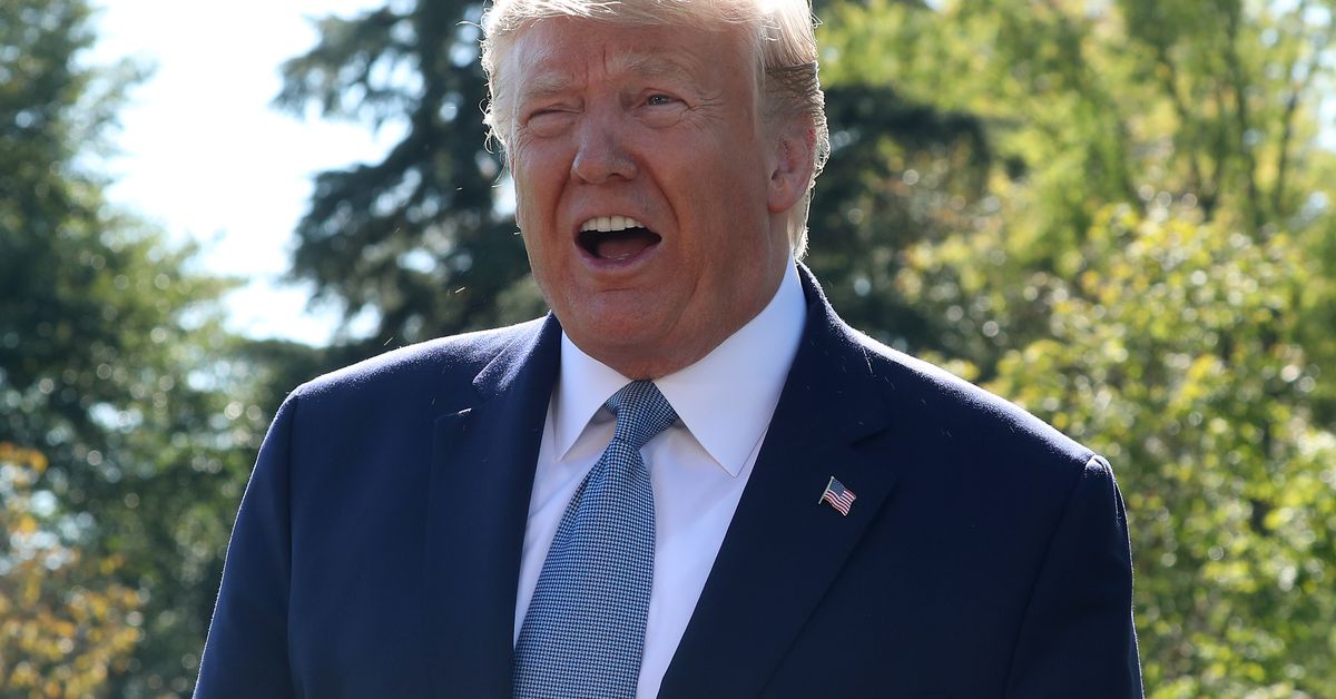 The Verge: Trump vrea iPhone cu buton