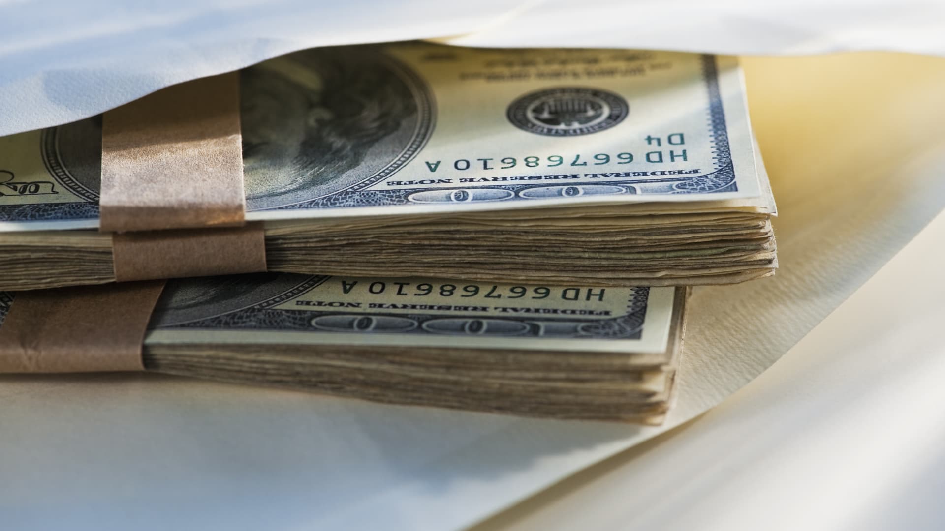 CNBC: De ce nu e bine să urmezi sfaturile financiare de pe TikTok