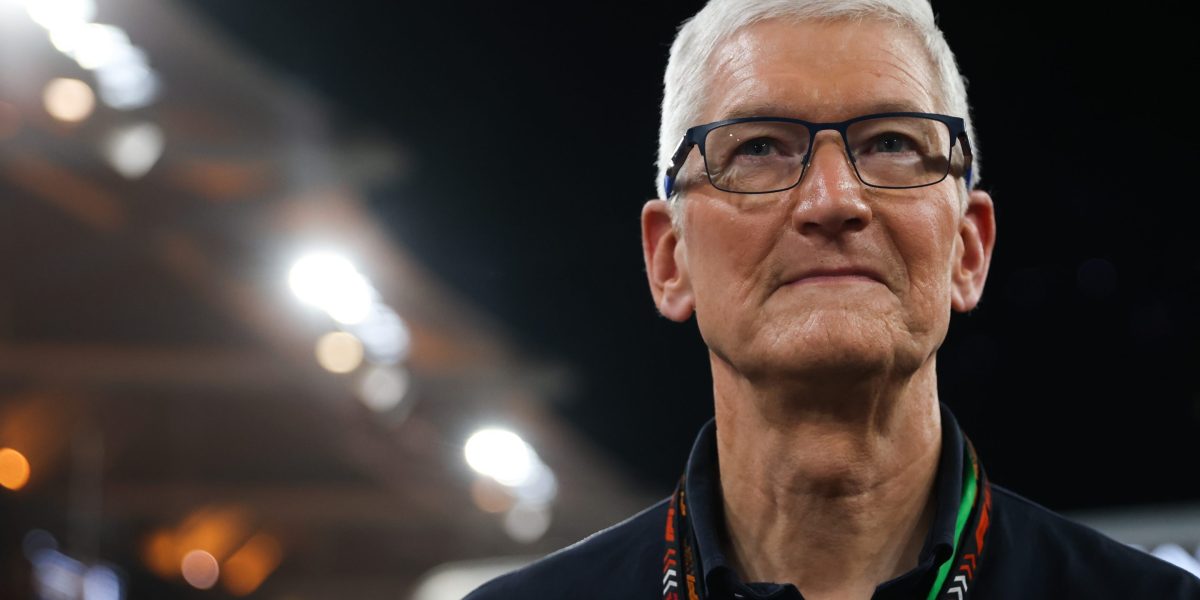 Fortune: Apple vrea să lanseze ochelari de realitate augmentată înaintea Meta