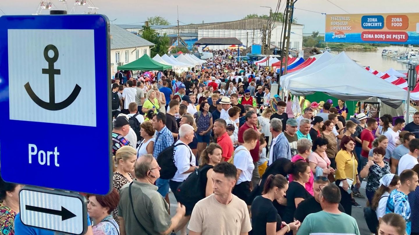 wall-street.ro: De ce au ajuns sute de oameni la un Festival în România care nu exista. Din cauza Chat GPT