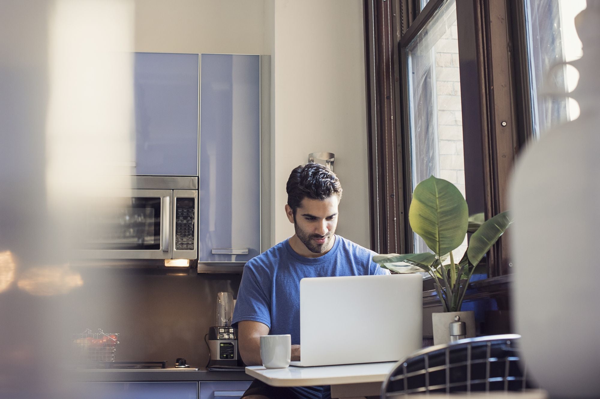 De ce ar fi interesant să devii adeptul muncii de la distanță