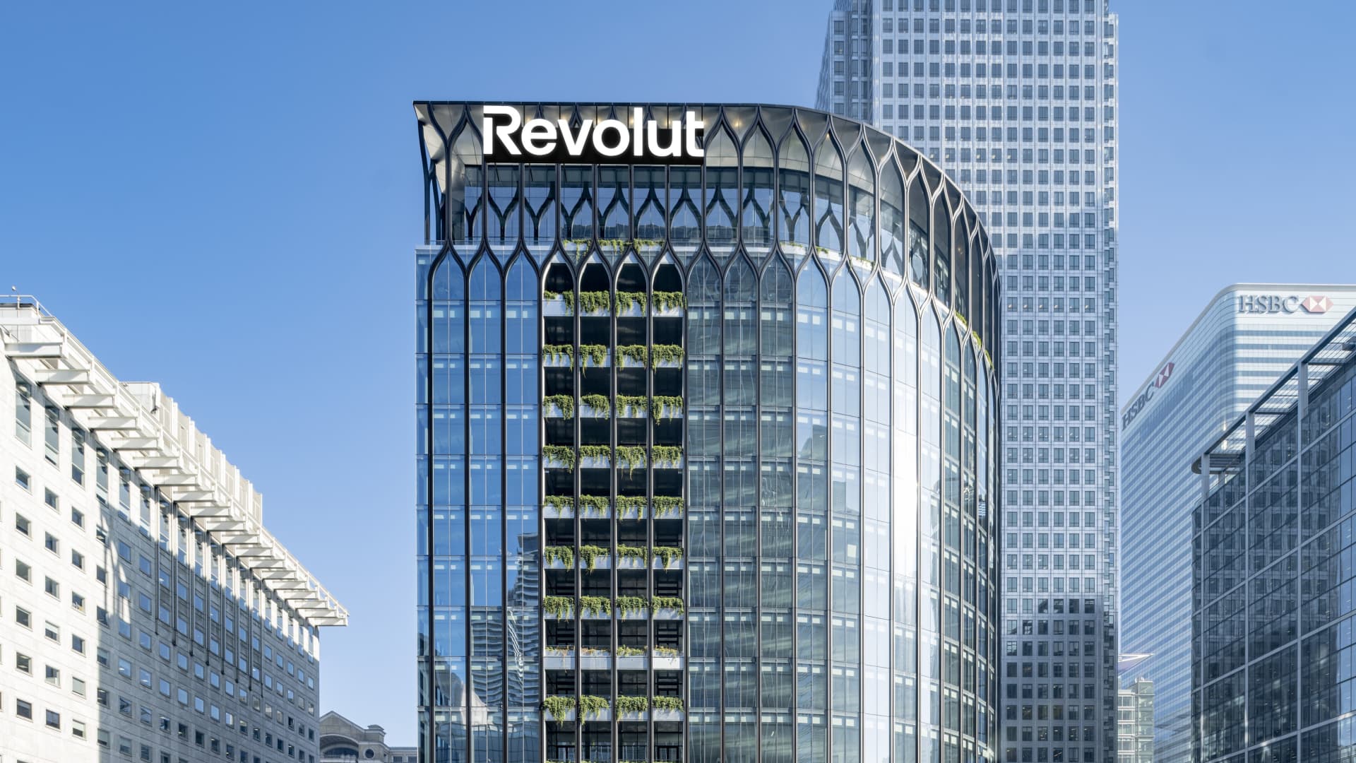 The Guardian: Revolut obține în sfârșit licența bancară britanică