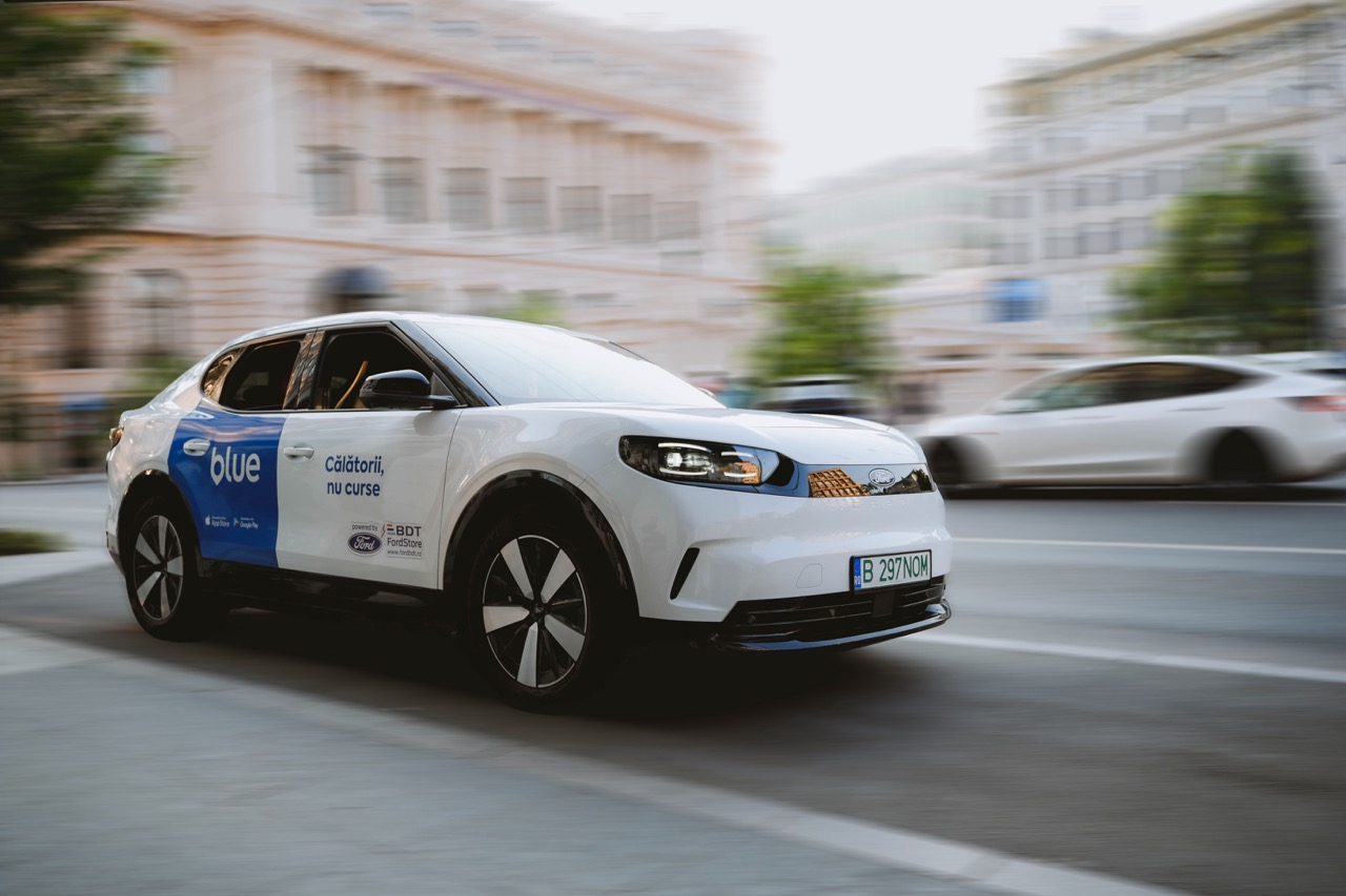Serviciul de ridsesharing Blue, lansat de Autonom, ajunge la 400.000 de utilizatori