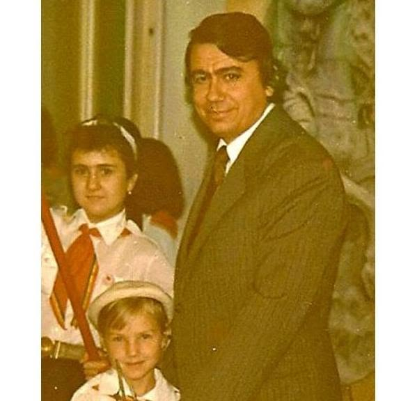 Copilăria Melaniei Medeleanu