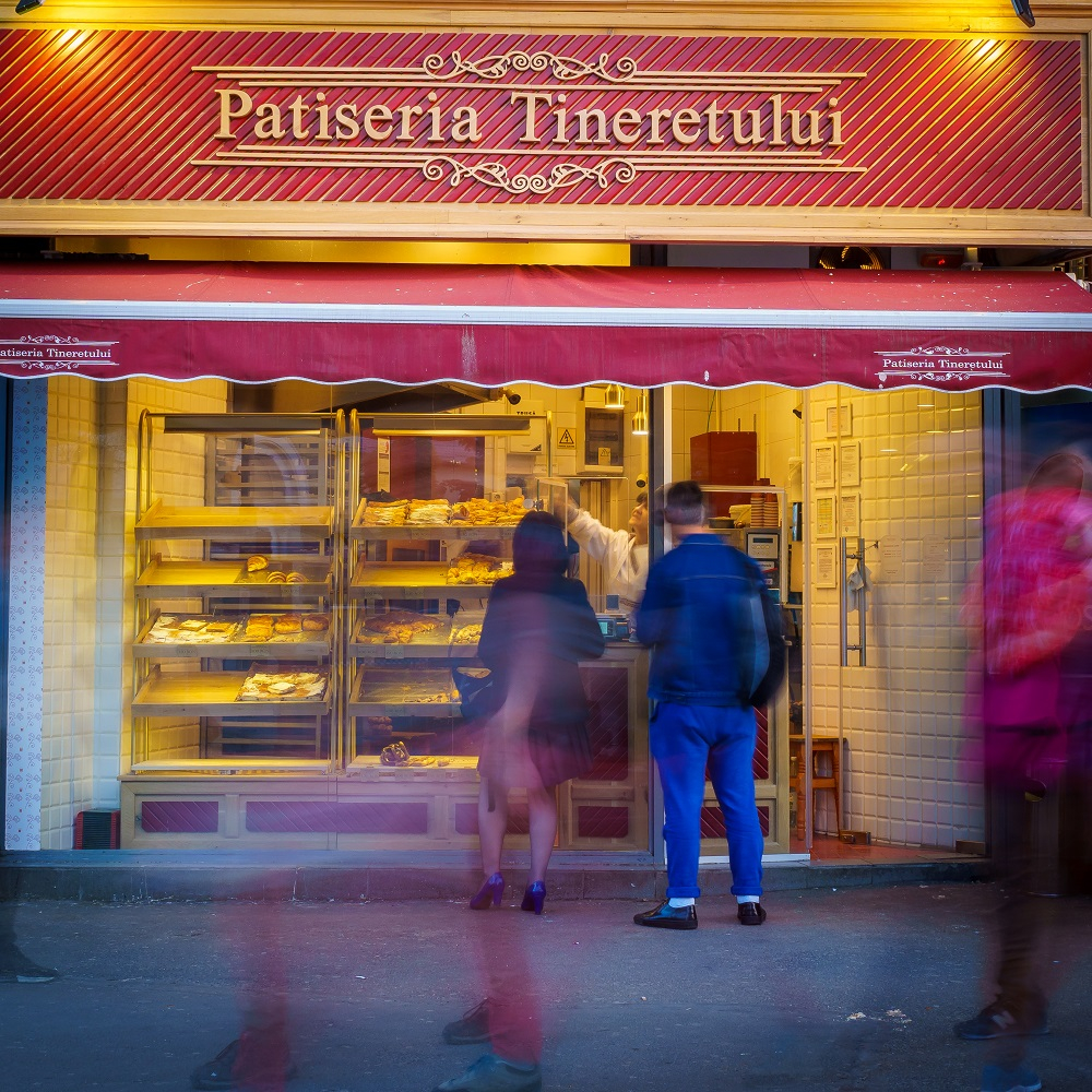 Tânărul care îmbie bucureștenii cu rețetele de plăcinte ale bunicii