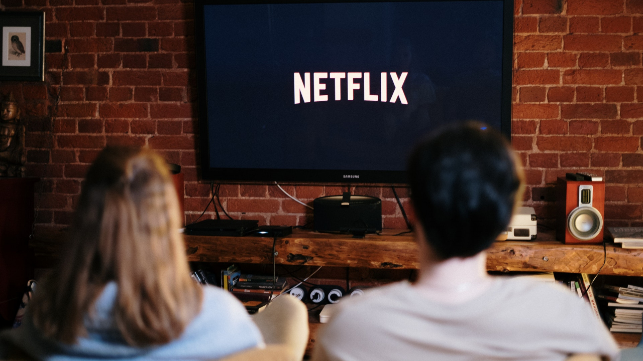 Taxa Netflix în România: implicațiile impozitului de 4% pe veniturile locale