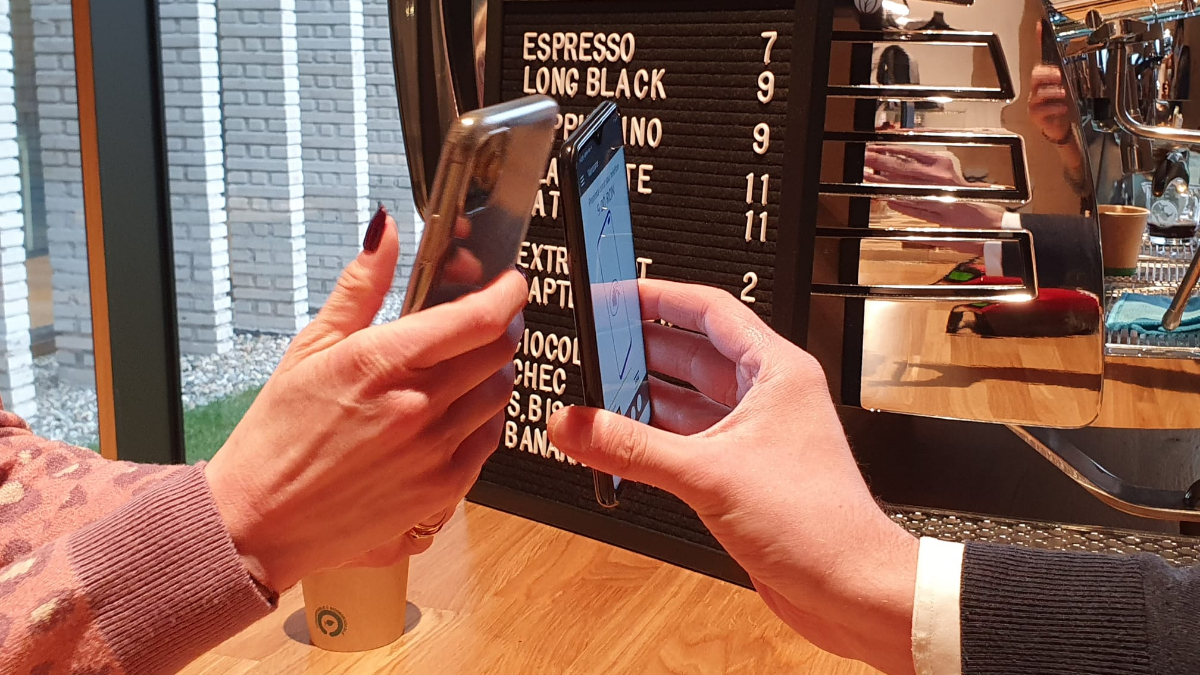 Banca Transilvania lansează BTPOS care transformă telefoane cu Android în POS