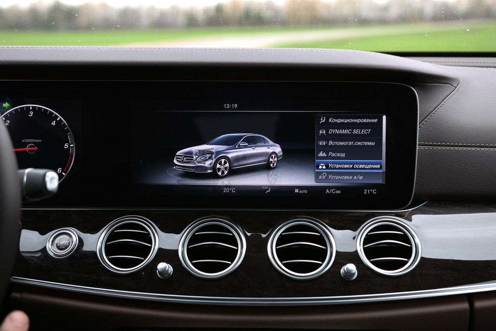 Românii lucrează la mașinile viitorului de la Mercedes și BMW