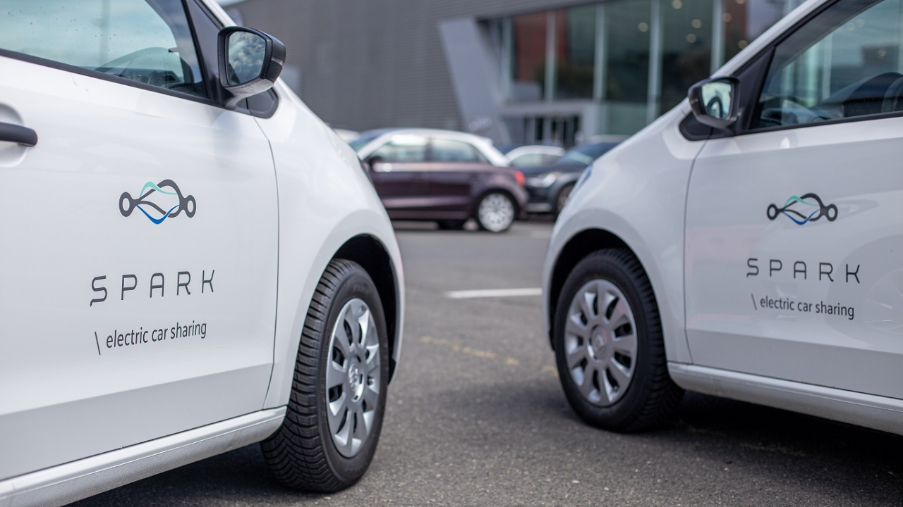 SPARK extinde flota în România & Bulgaria cu peste 200 de mașini ŠKODA electrice