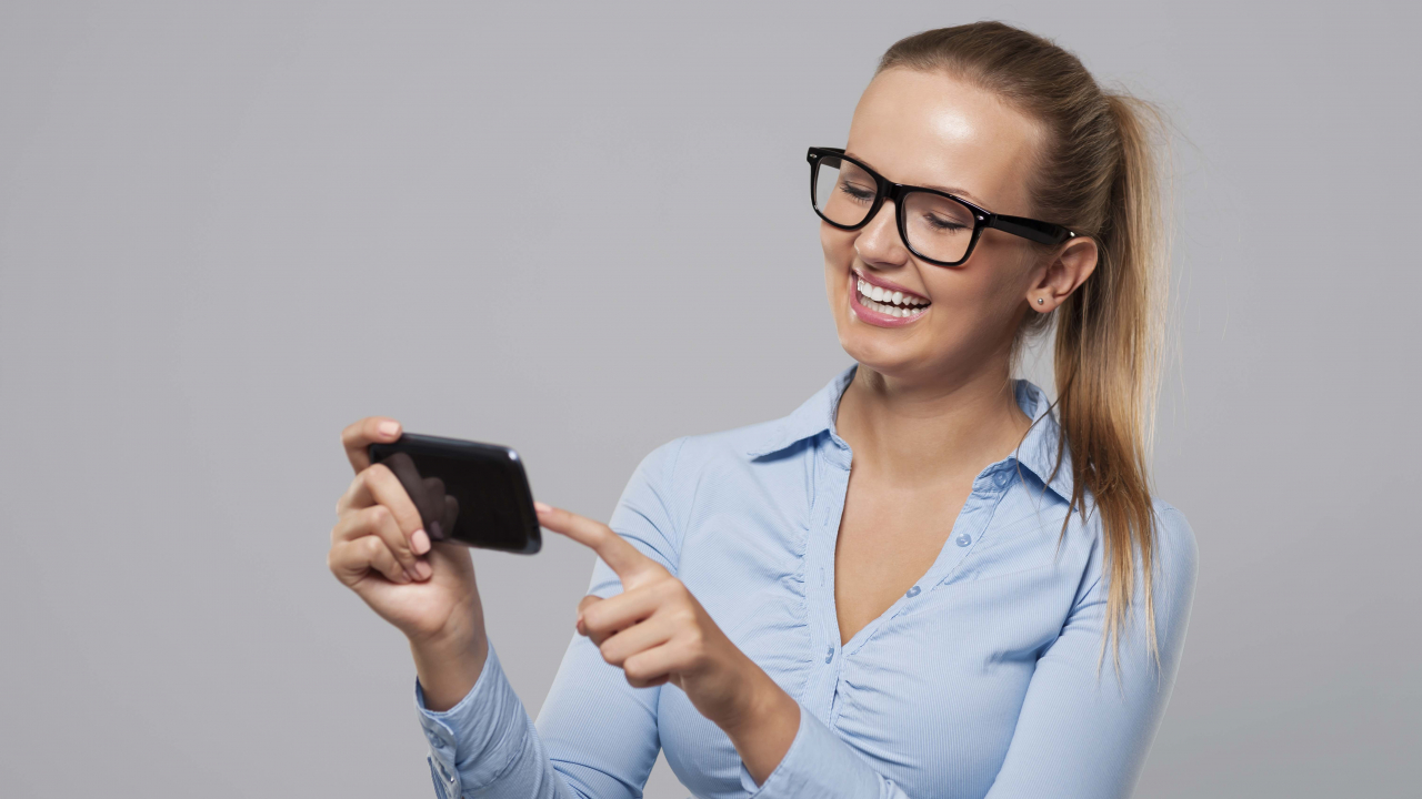 GLAMI introduce căutarea folosind imagini pentru Black Friday 2019