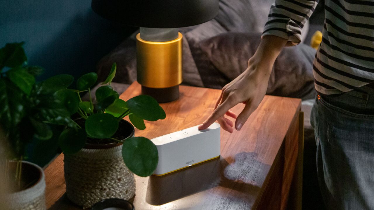 Românii au cumpărat cu 40% mai multe jaluzele conectate în 2021