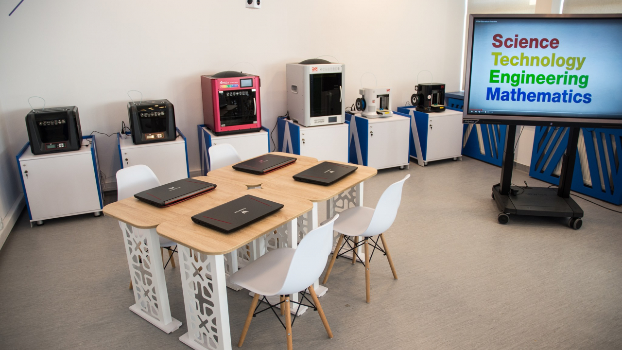 Smart Lab Măgurele: cursuri de robotică, modelare 3D pentru 1000 de elevi