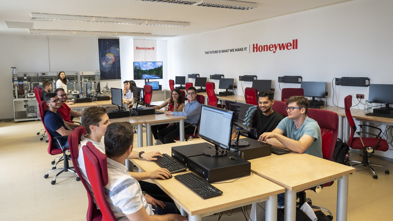 Laborator de automatizare dotat de Honeywell la Politehnica București