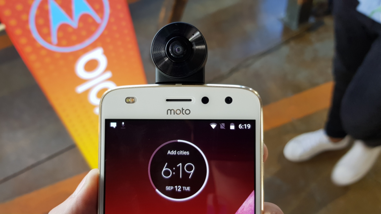 Lenovo Moto Z2 Play, lansat oficial în România, alături de Moto Mods