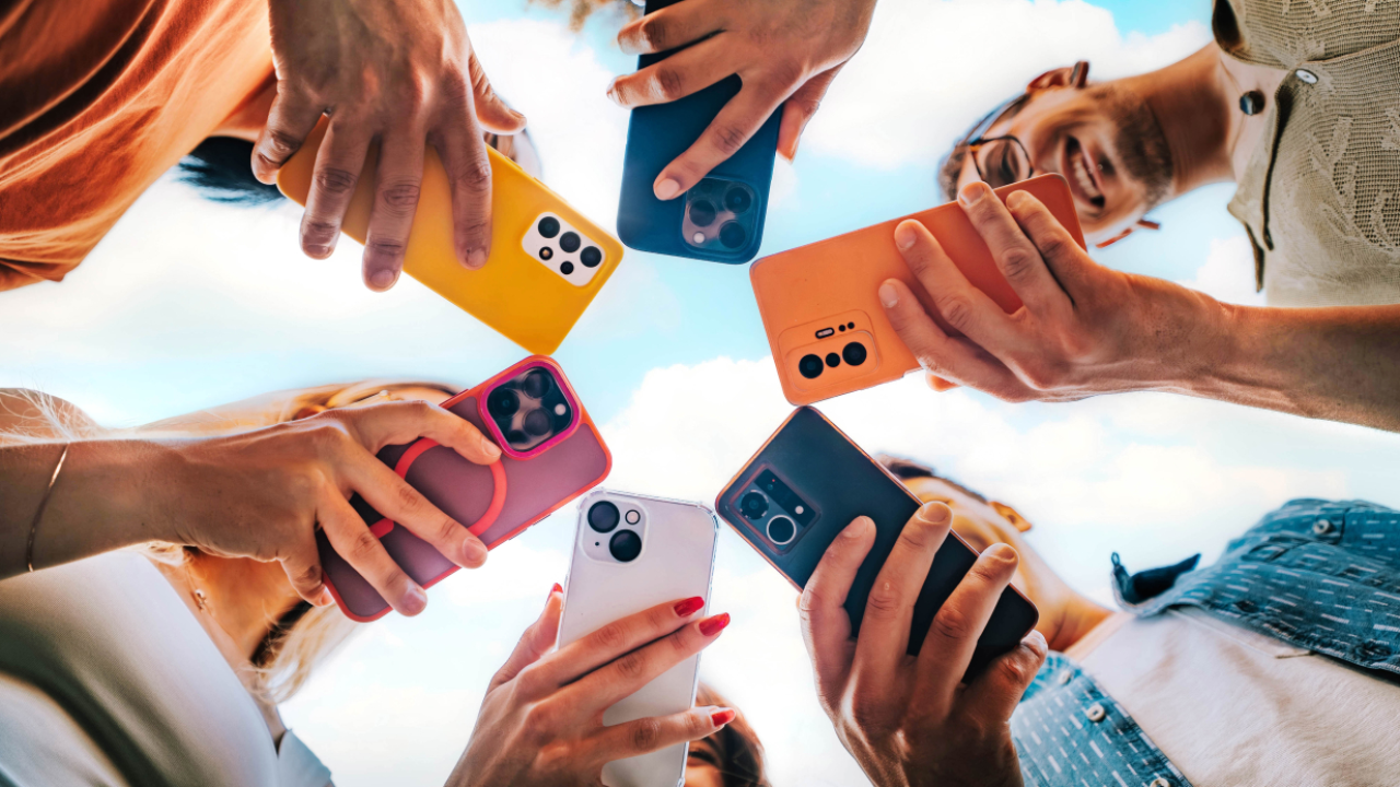 Piaţa globală de smartphone-uri a revenit la creştere în T3 2025: cine e liderul