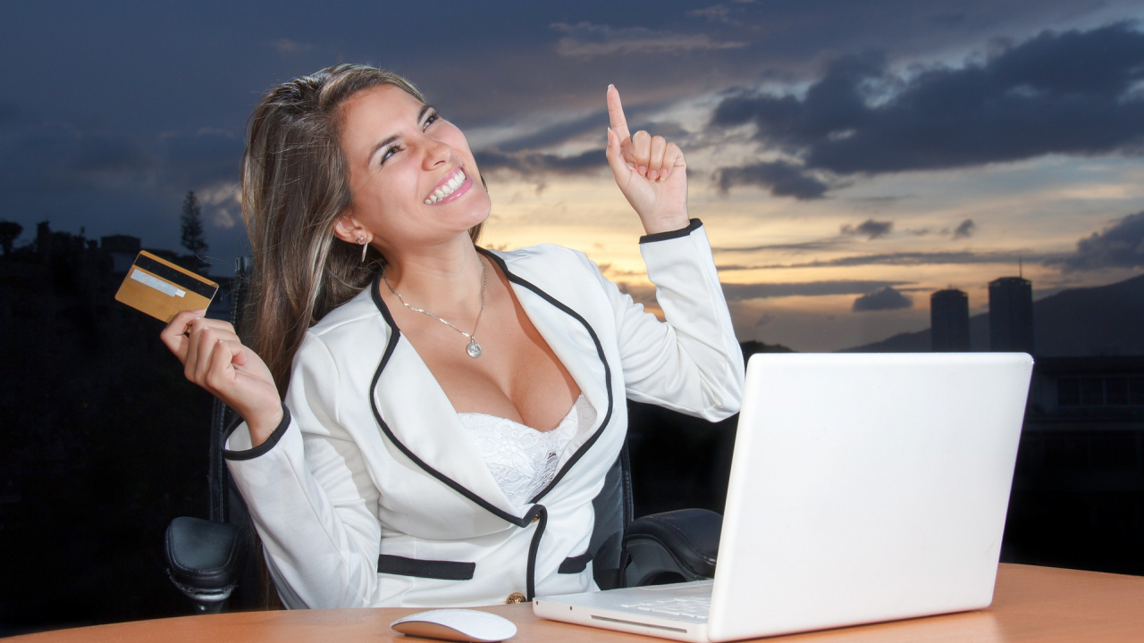 Magazinele online românești, vizitate de străini: cine și cât cumpără