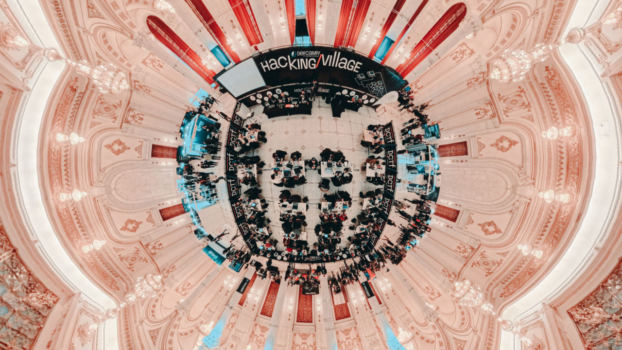 Impactul AI, al deepfakes și reziliența cibernetică, printre temele DefCamp 2025