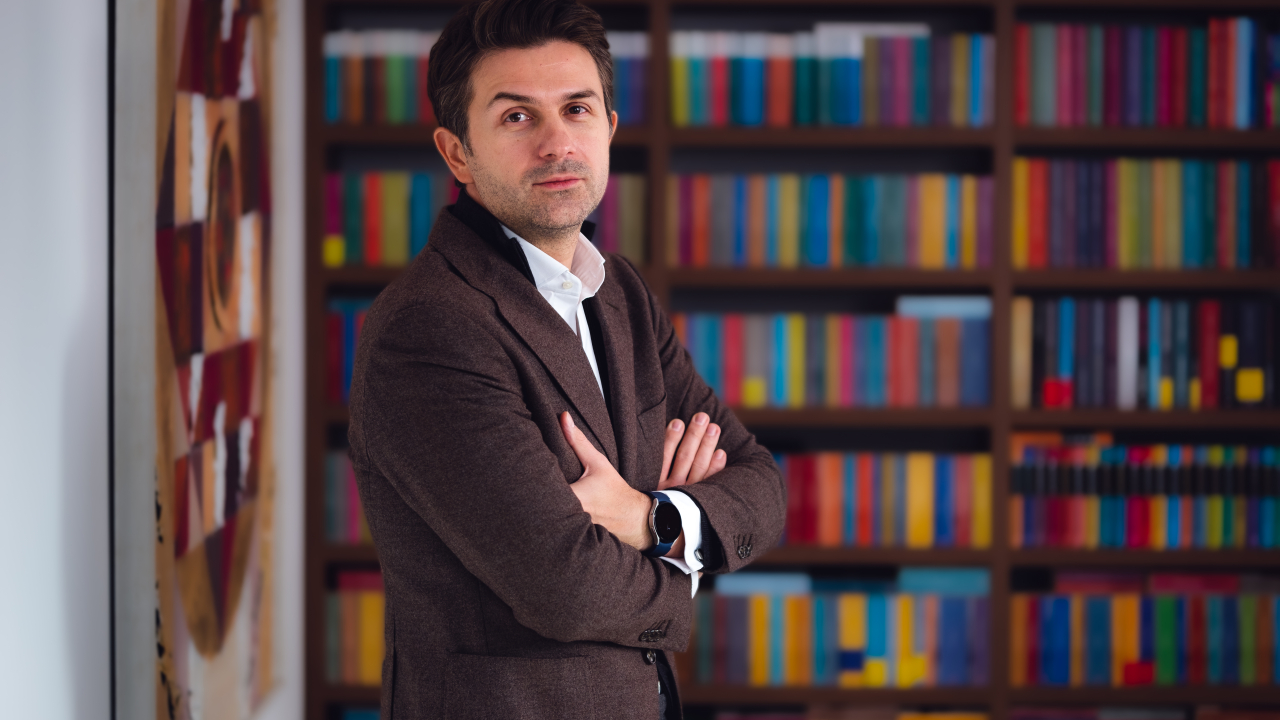 Peste 1.000 de angajați din România primesc cărțile în format audio de Crăciun