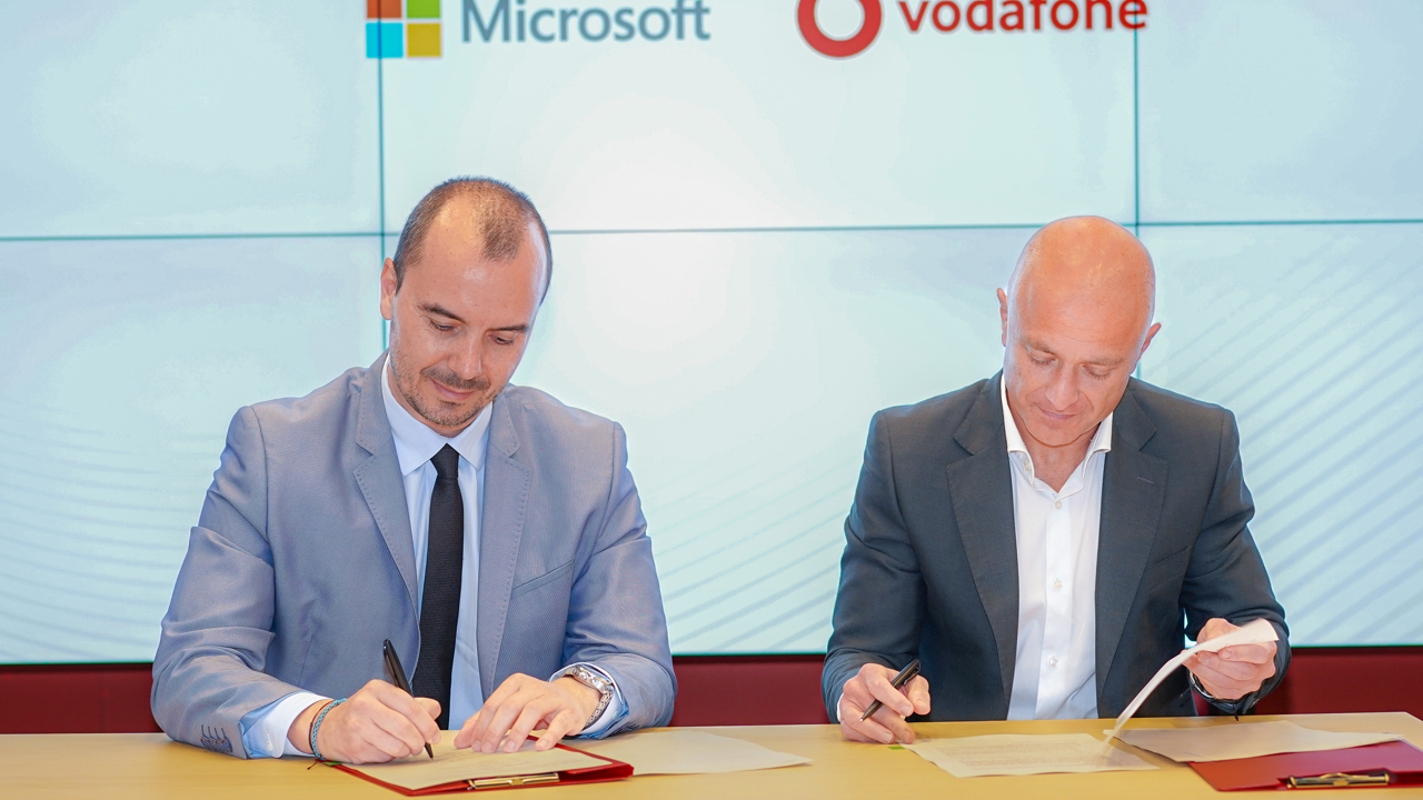 Vodafone și Microsoft se „unesc” pentru digitalizarea companiilor din România