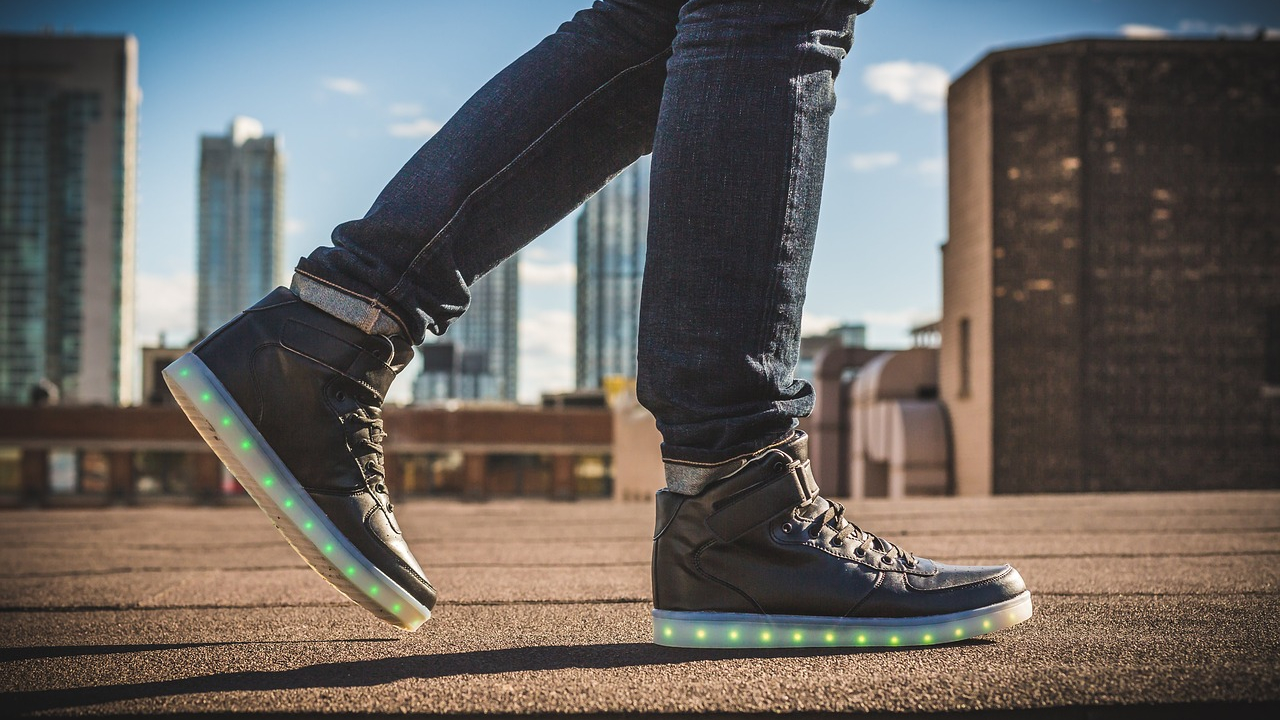 Businessman în teniși: reduceri la sneakers pentru cei mereu activi