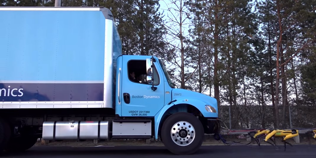 Robotul-câine care îți va aduce coșmaruri a devenit și mai puternic