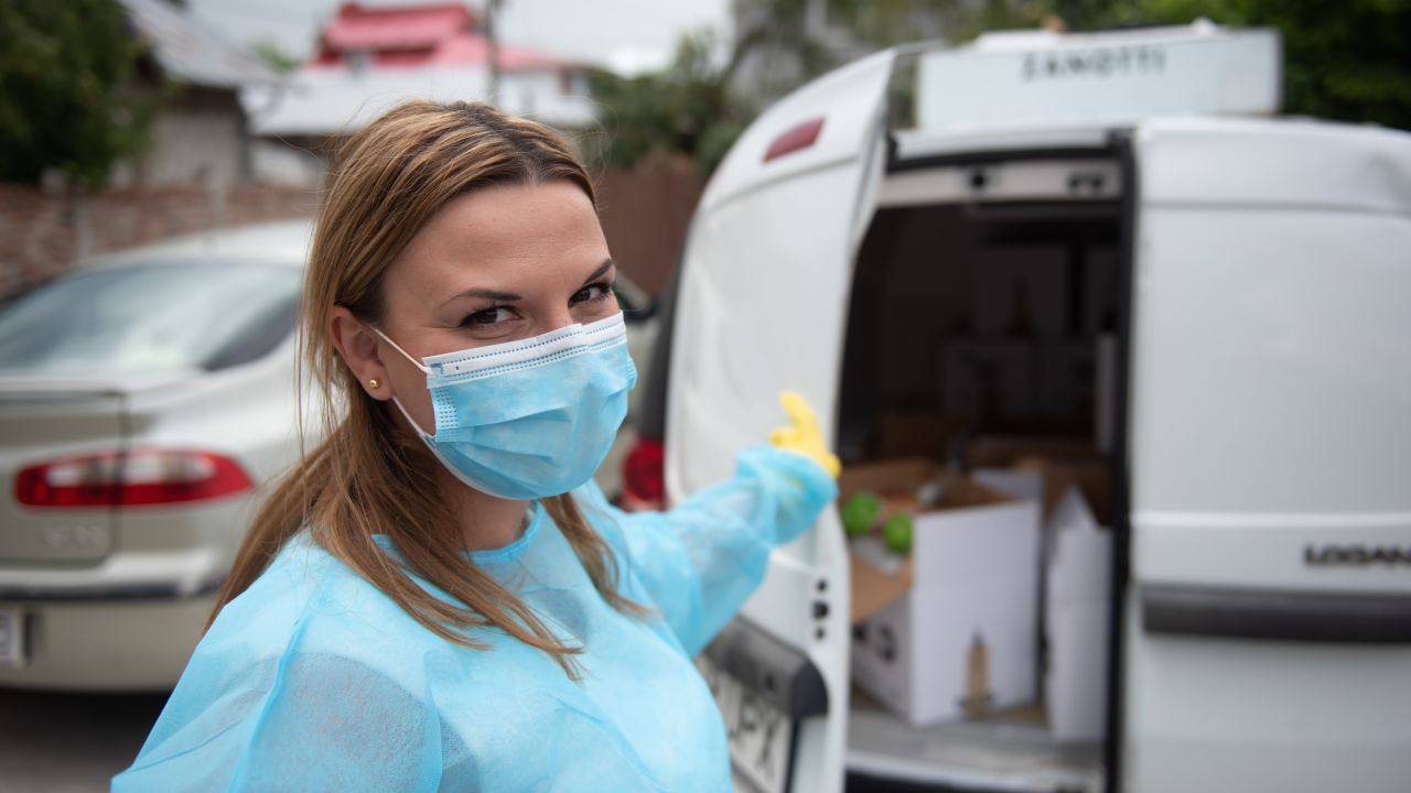 100.000 de porții de mâncare gătite, în 5 luni de campanie Solidar Social