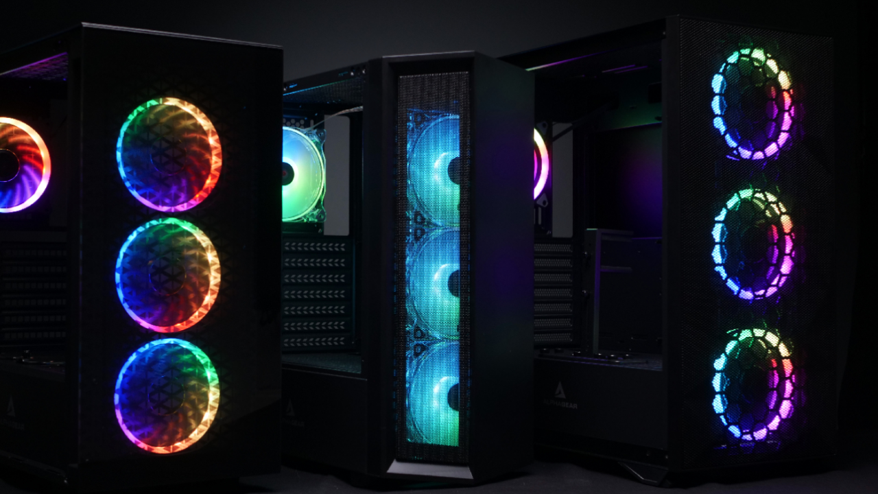 PC Garage lansează AlphaGear, propriul brand de carcase