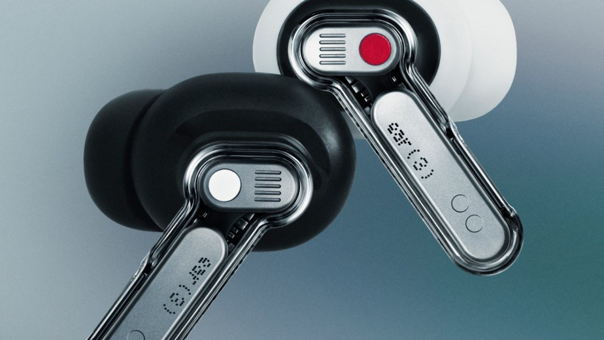 Nothing Ear (3) vin cu un secret în carcasă: un microfon care izolează mult mai bine în apeluri