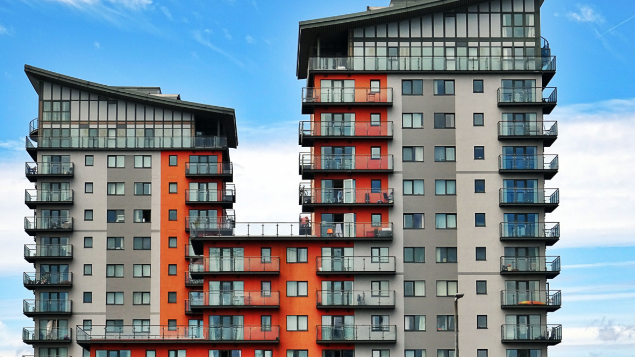 Peste 1.500 de proprietari au cerut ofertă instant cash pentru apartamentele lor