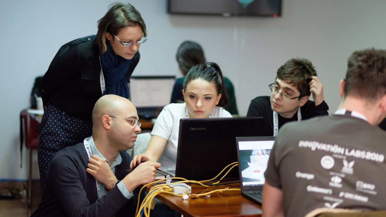 CredXP: soluția tinerilor cumpără timp pentru bănci și antreprenori