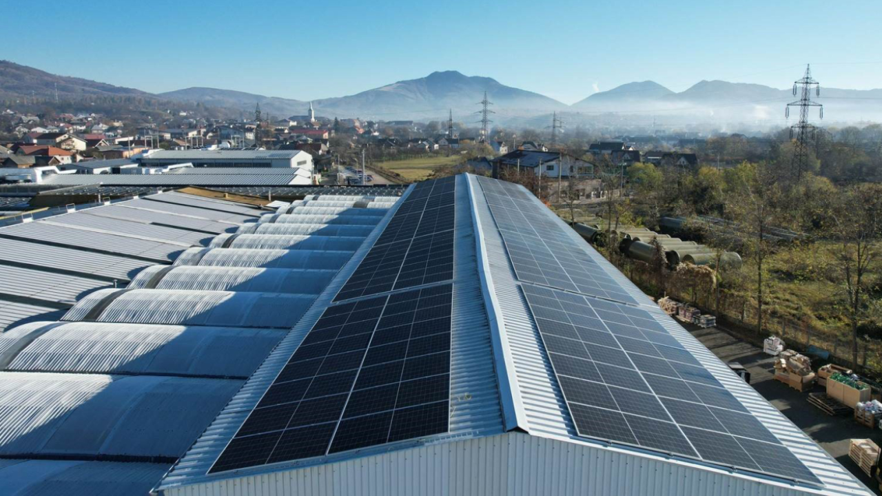 Pro Credit Bank: 3,15 mil euro pentru construirea unei centrale fotovoltaice
