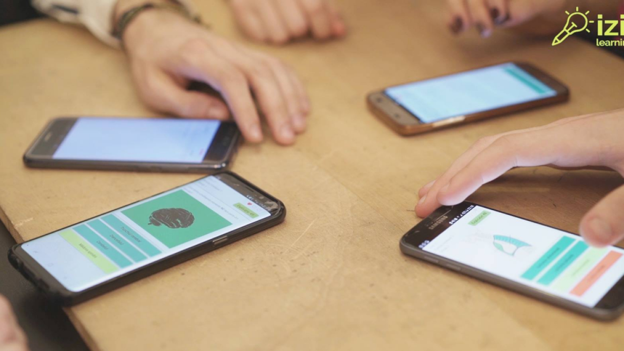 iziBAC lansează module de educație financiară și civică pentru tineri