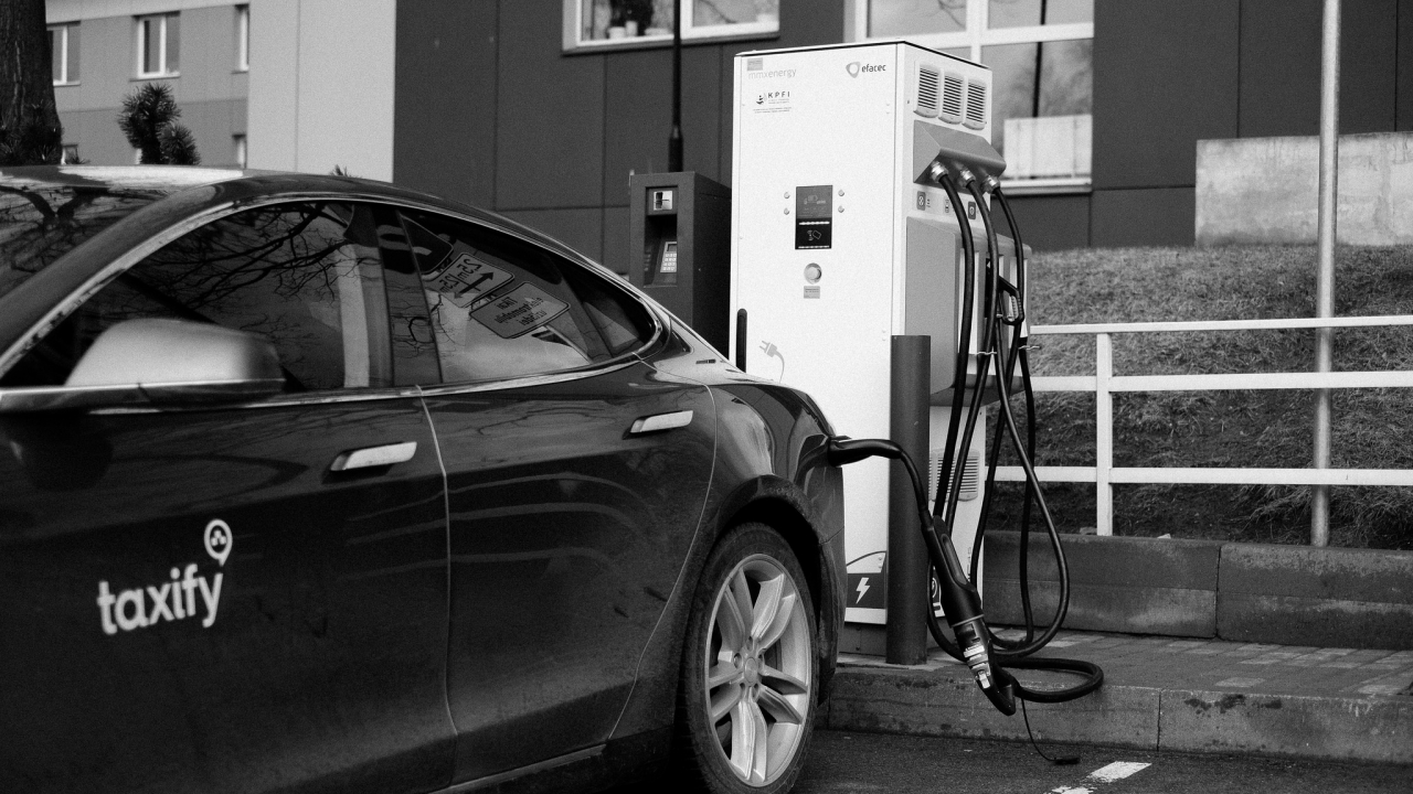 Taxify devine unicorn. Cu banii chinezilor, concurează Uber în Europa