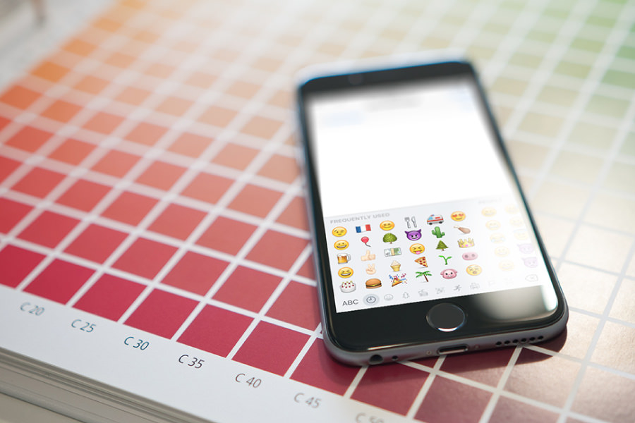 Cum ne mai cuceresc vedetele după brand emoji