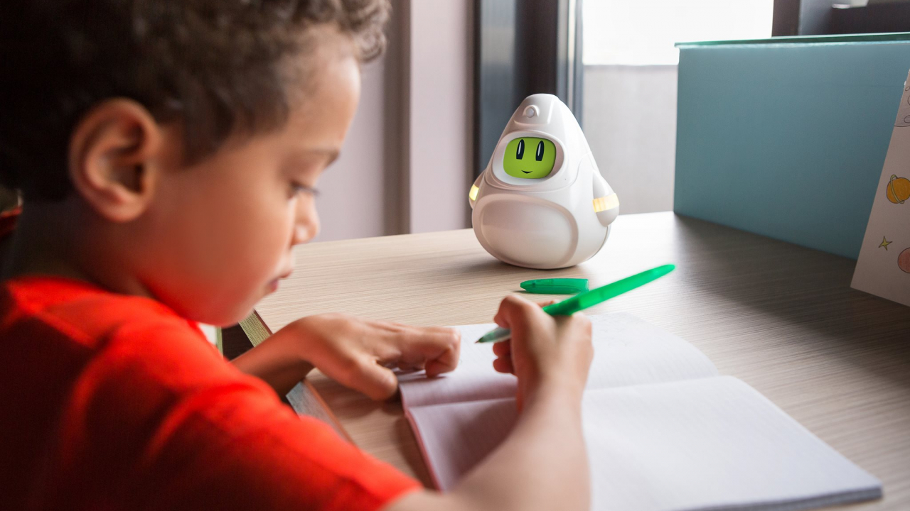 Românii de la Woogie, campanie de crowdfunding pentru robotul de copii