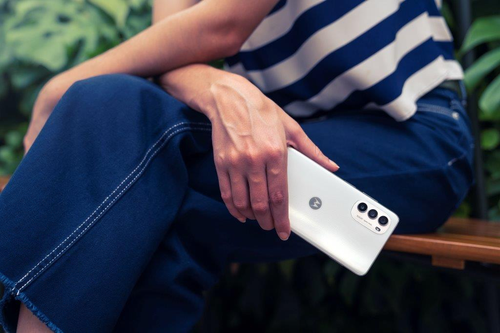 Motorola moto g82 5G, un nou telefon la preț rezonabil cu 5G