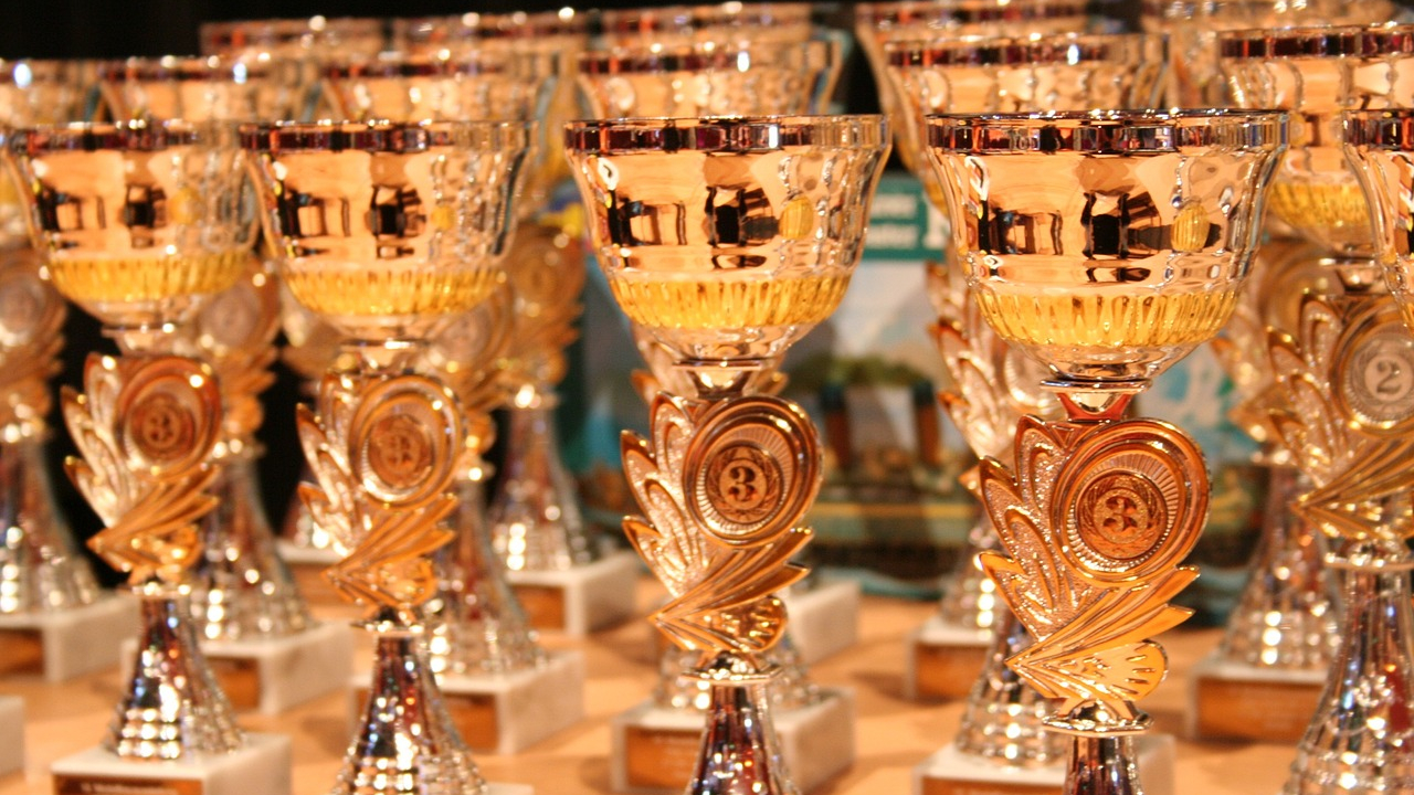 Competiție Elevating Ideas: 50.000 de lire și o călătorie la Londra