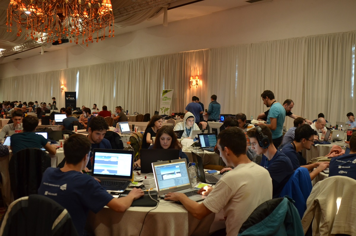 Înscrieri deschise pentru DevHacks 2017