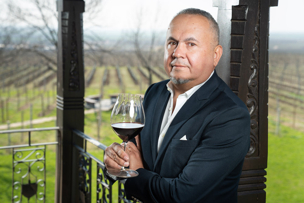 Nouă strategie în enoturism în România: turism „experiențial” la cules de vie