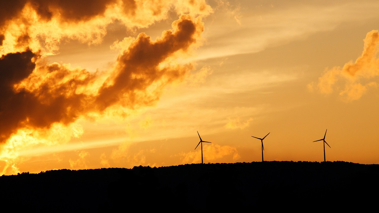 Aproape 4 mild. dolari pentru investiții în energie curată