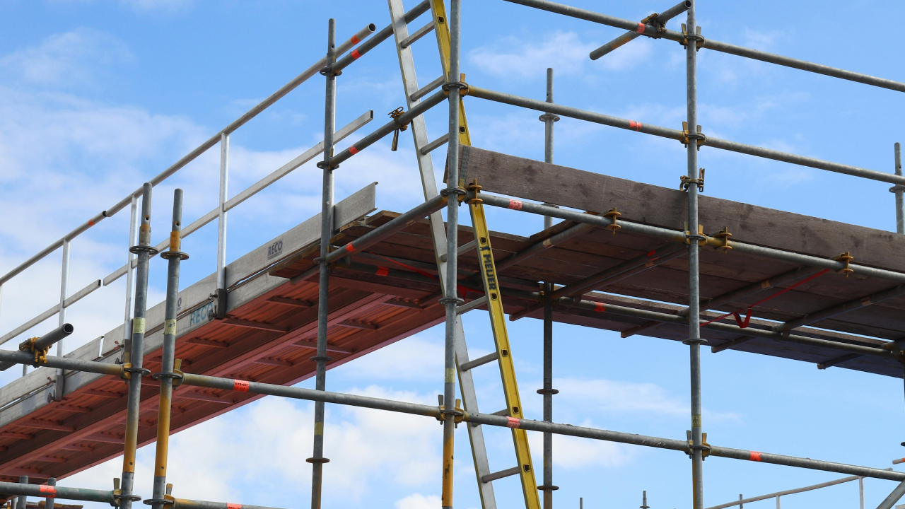 Întotdeauna în siguranță: Securitate 24/7 pentru șantierele din România