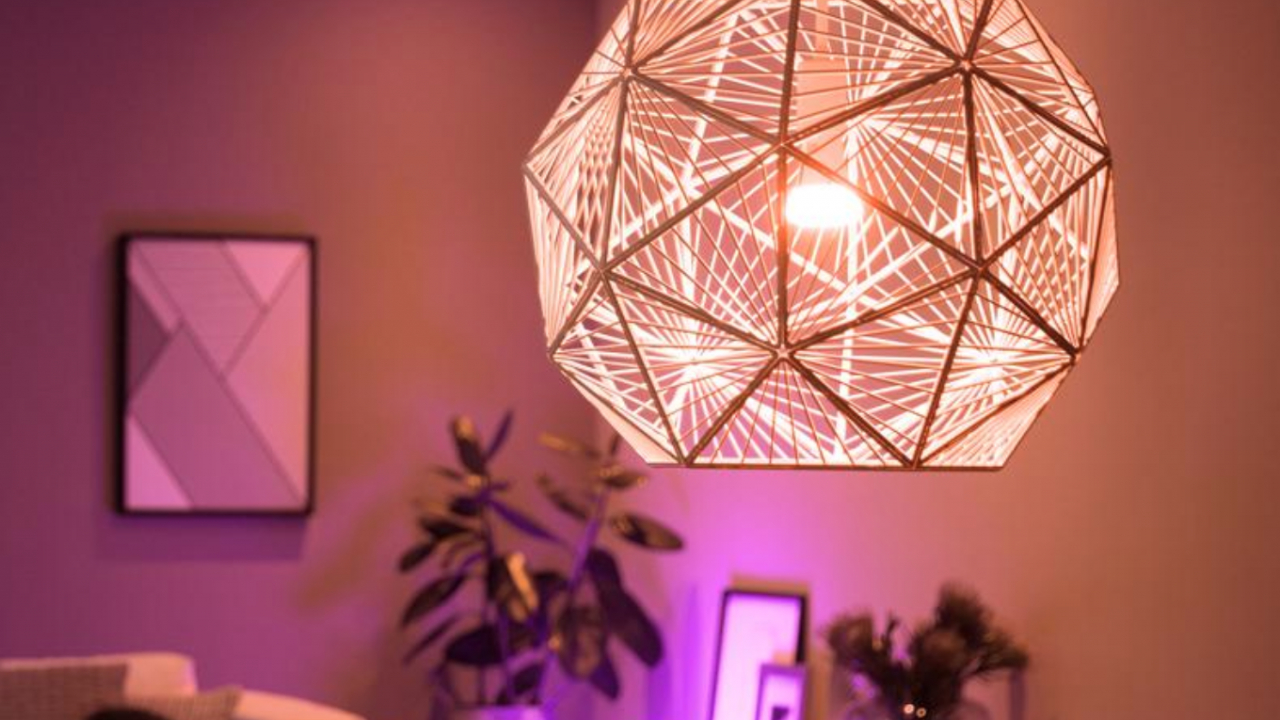Philips Hue, noi becuri smart și corpuri de iluminat pentru living și bucătărie