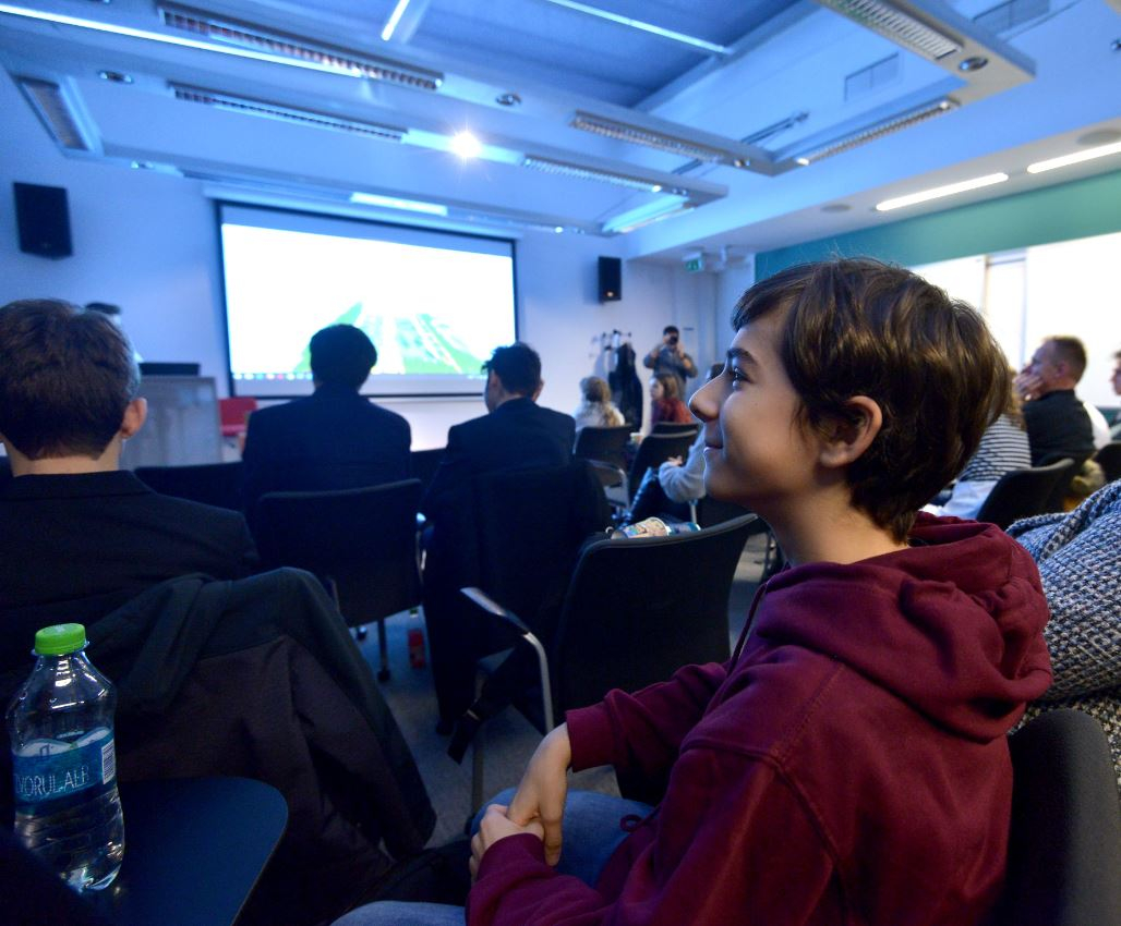 Școala smart a viitorului, ”proiectată” de elevii români în Minecraft