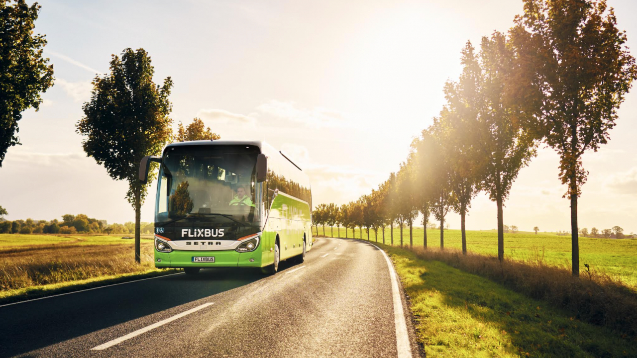 FlixBus leagă 11 orașe din Moldova de aeroportul Otopeni. Parteneriat cu Transfero