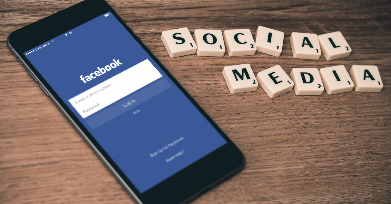 Facebook permite accesul în grupuri pentru paginile oficiale