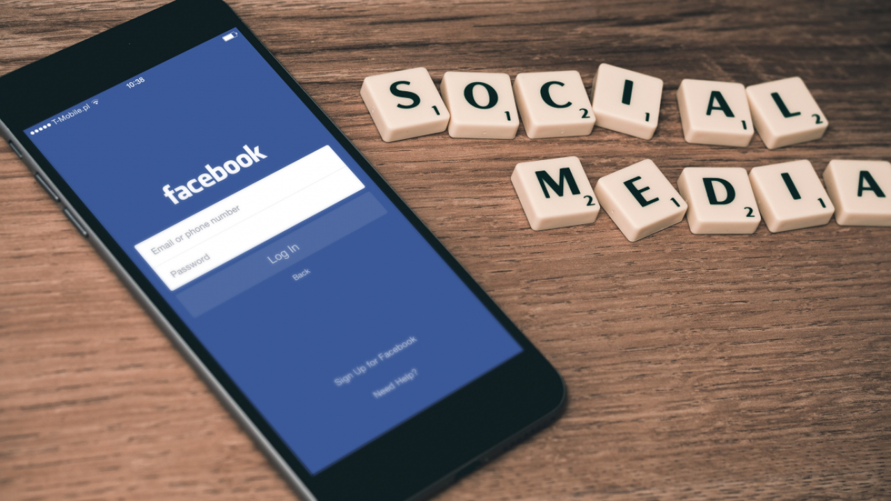 Facebook permite accesul în grupuri pentru paginile oficiale