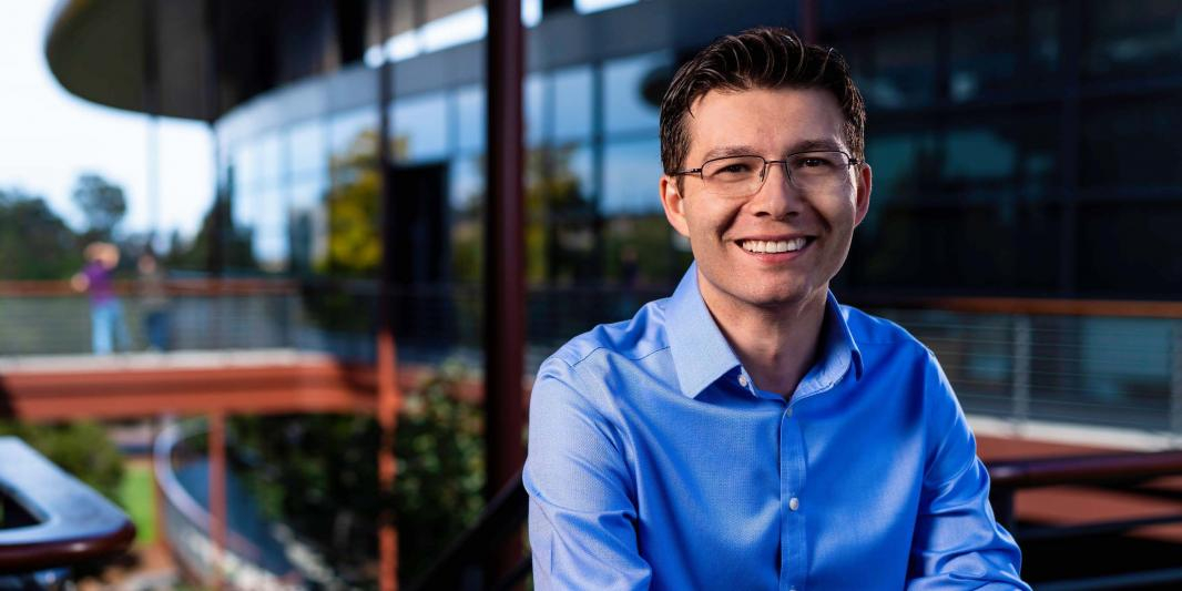 Tânăr cercetător român, finanțare de 2,5 mil. dolari de la Zuckerberg