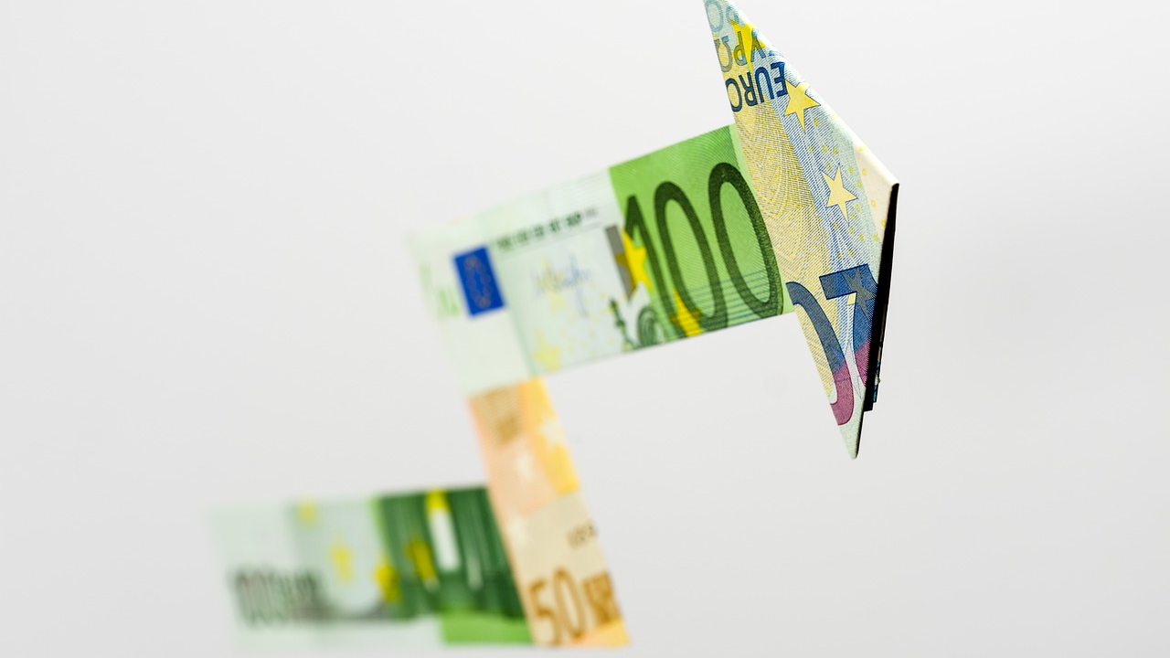 Instant Factoring: bani instant pe facturile pe care le ai de încasat